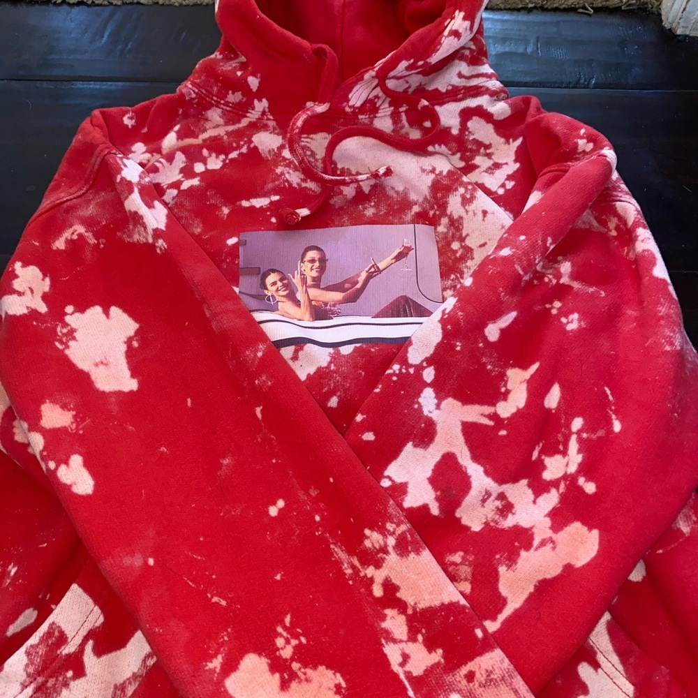 bella&kendall tie dye hoodie 🍷